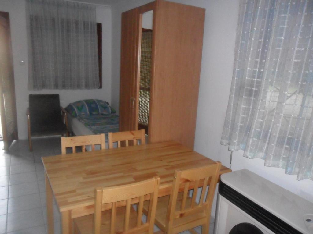 Emese Apartman Hajduszoboszlo Bilik gambar