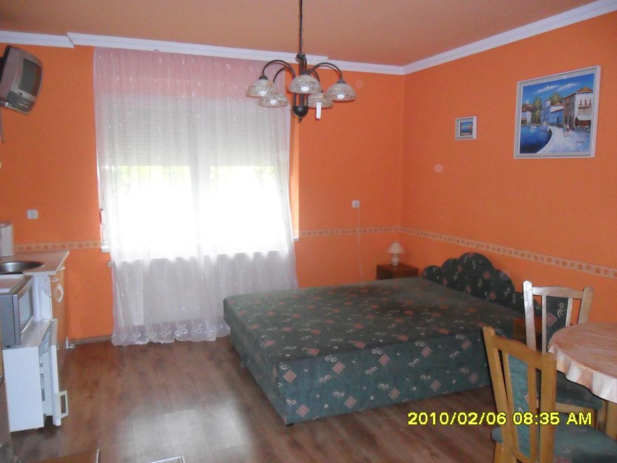 Emese Apartman Hajduszoboszlo Luaran gambar